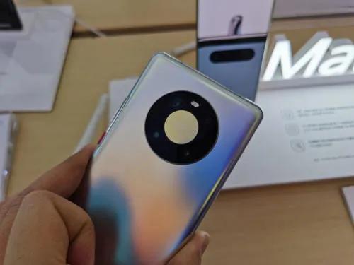 买小米10至尊版好还是苹果11好,等华为mate40还是买小米10至尊