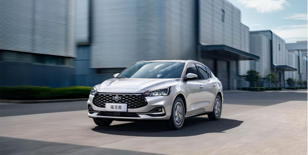 合资三厢家轿之争,2021款福克斯PK大众朗逸,谁才是标杆?