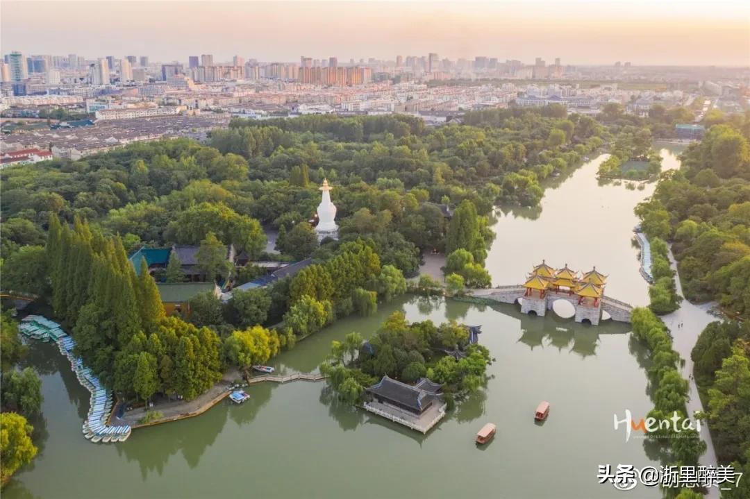 湖光秋月两相和古诗,湖光秋月两相和的诗意