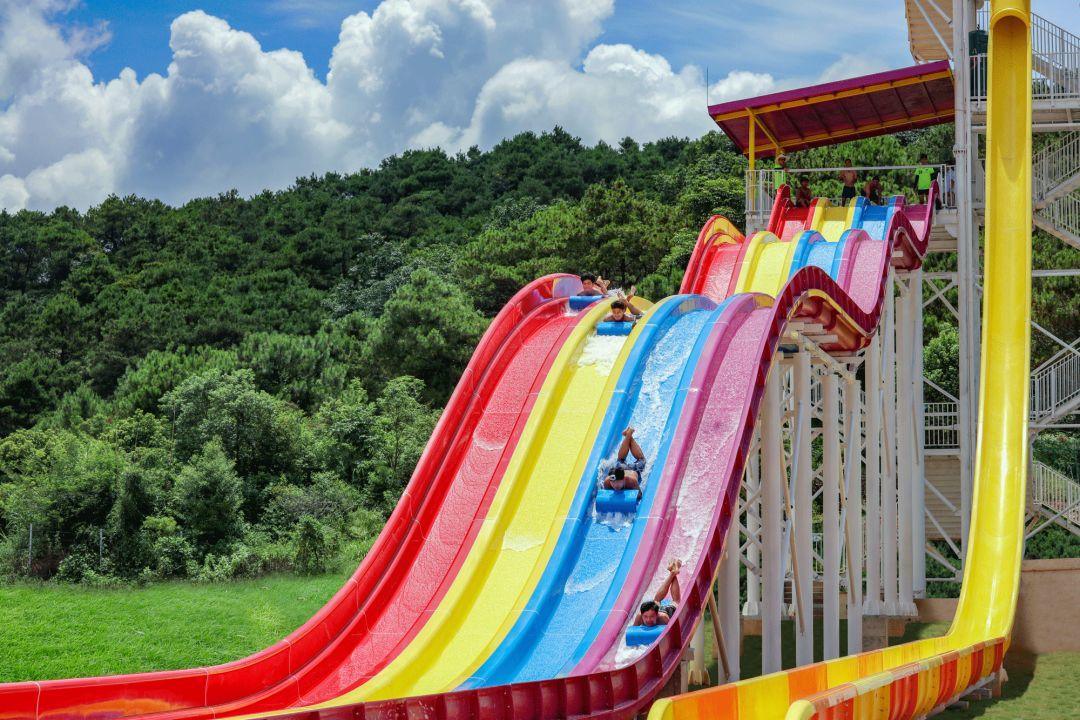 水上乐园超级大喇叭体验,挑战十大世界上最大的水上乐园