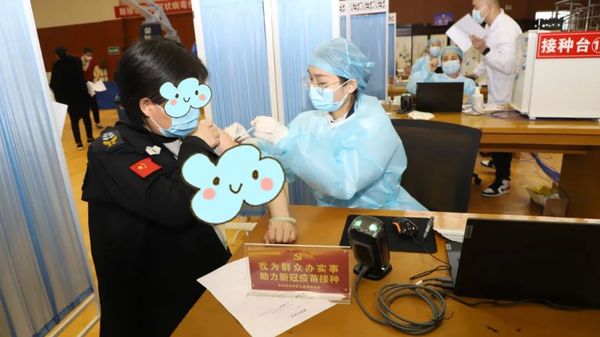 徐州市矿山医院“新冠疫苗接种队”助力高校师生疫苗接种工作