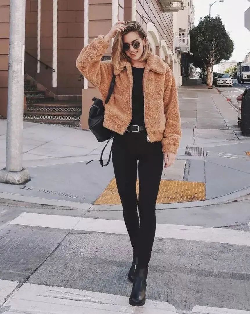 短款皮草好看又保暖,羊羔绒短款皮草