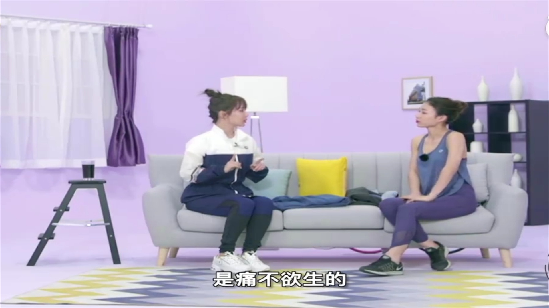 杨紫来大姨妈肚子疼的电视剧,杨紫被拍在家练瑜伽