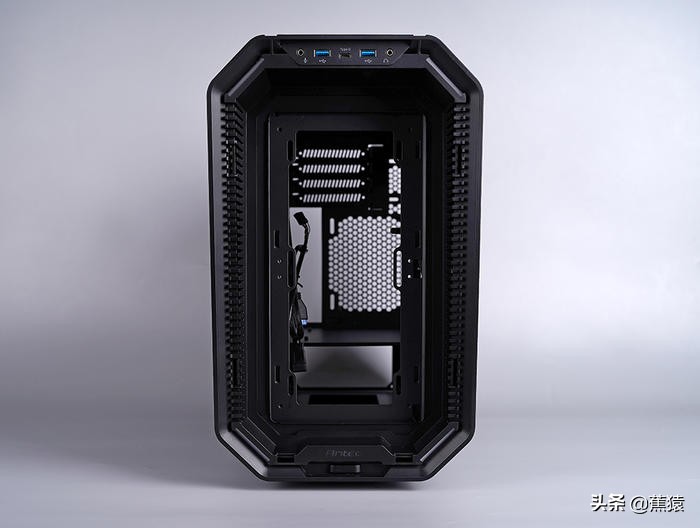 安钛克CUBEDRAK装机展示,11700+ROGB560-G+3080TI