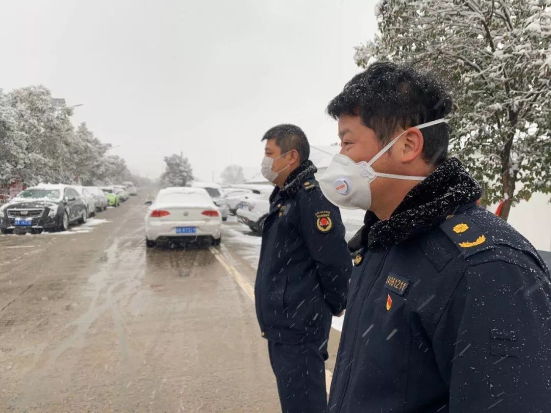 疫情防控风雪中的坚守者们,风雪中的坚守致敬一线防疫人