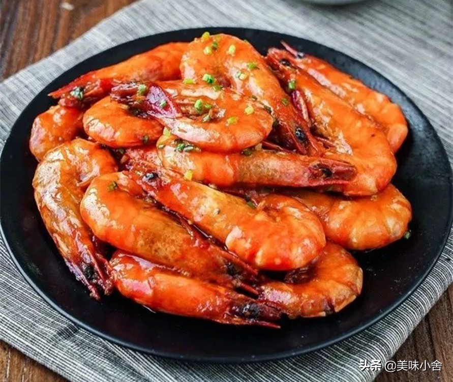油焖大虾怎么做才好吃？原来在家做诀窍这么简单，又多了一道硬菜