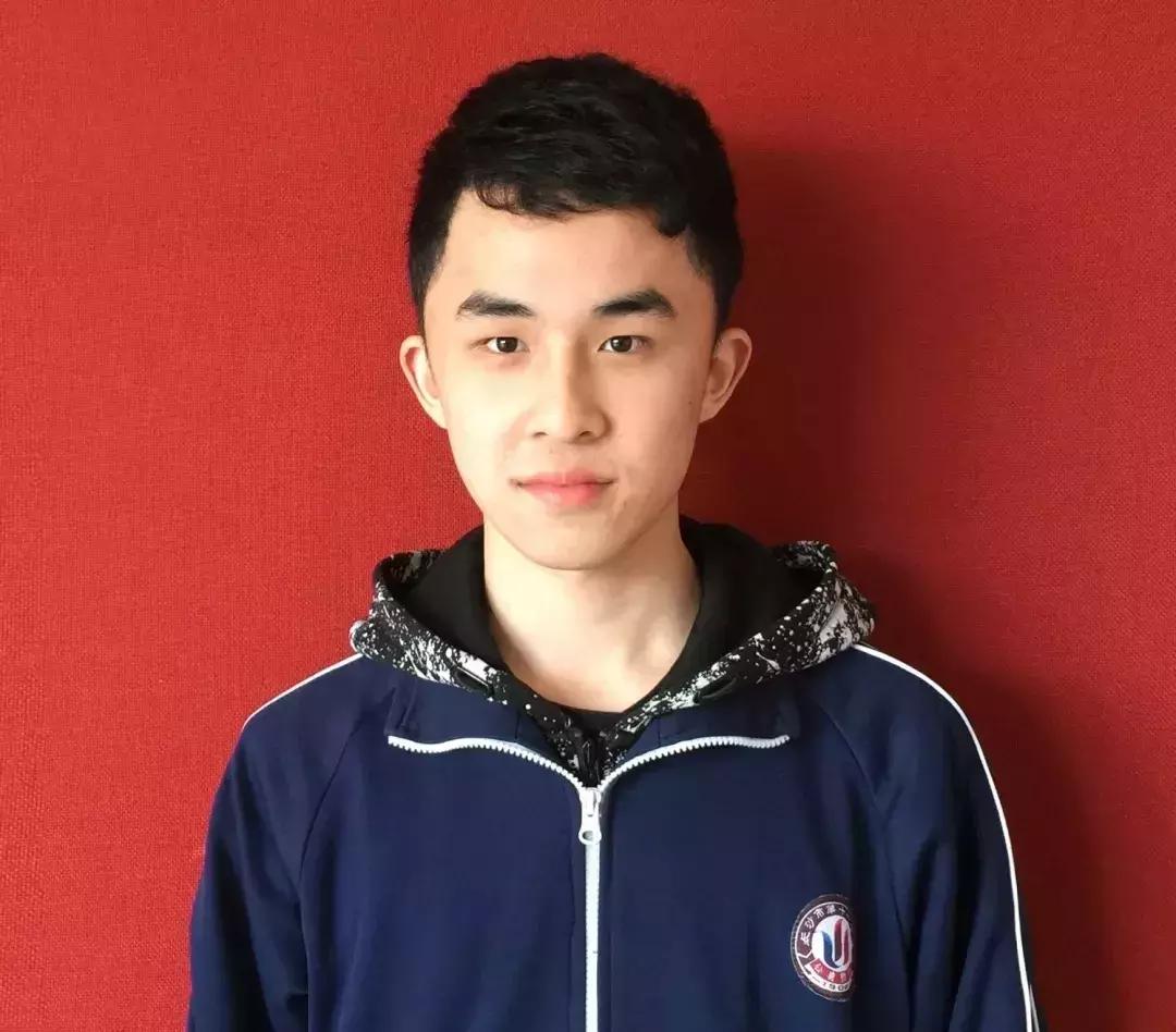 一个篮球队由十四名球员组成,由一群傻子组成的篮球队