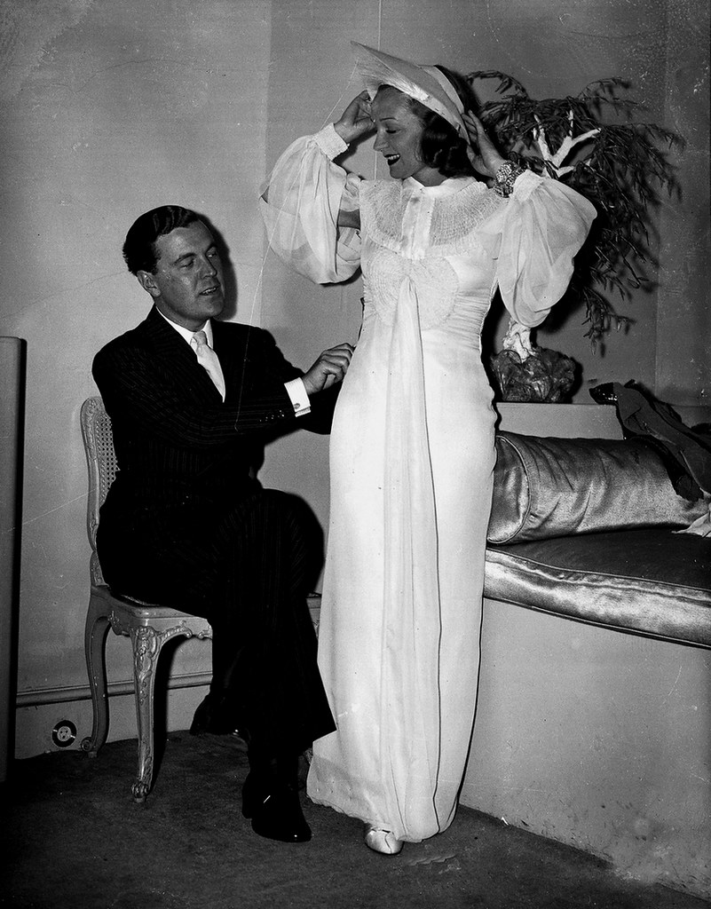 英女王高贵优雅的一生,英女王高贵气质的视频