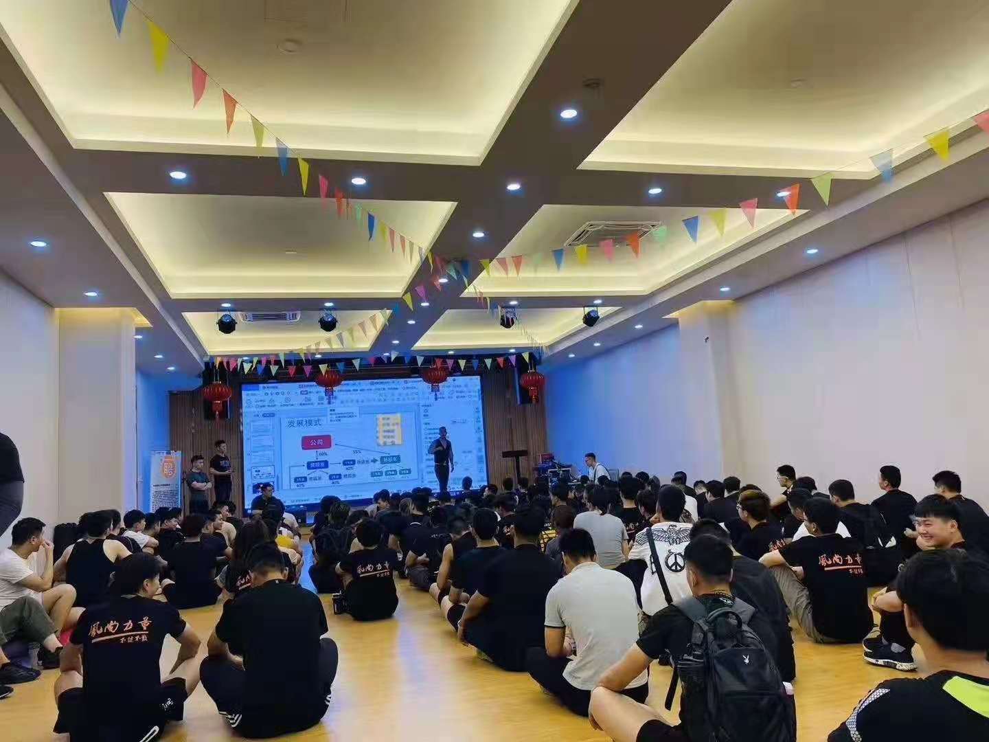 怎样可以成为一个健身教练,怎么样才能成为健身教练