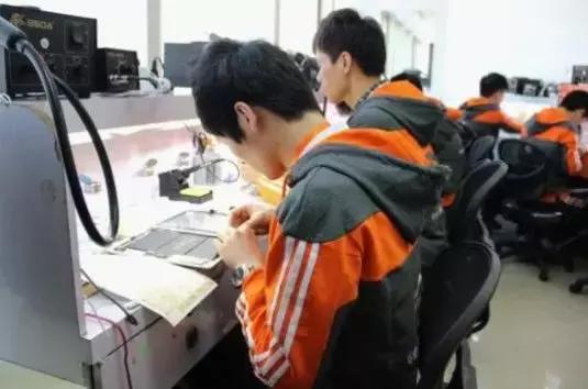 *底卧**O2O手机维修平台:用翻新器件替换顾客原配件