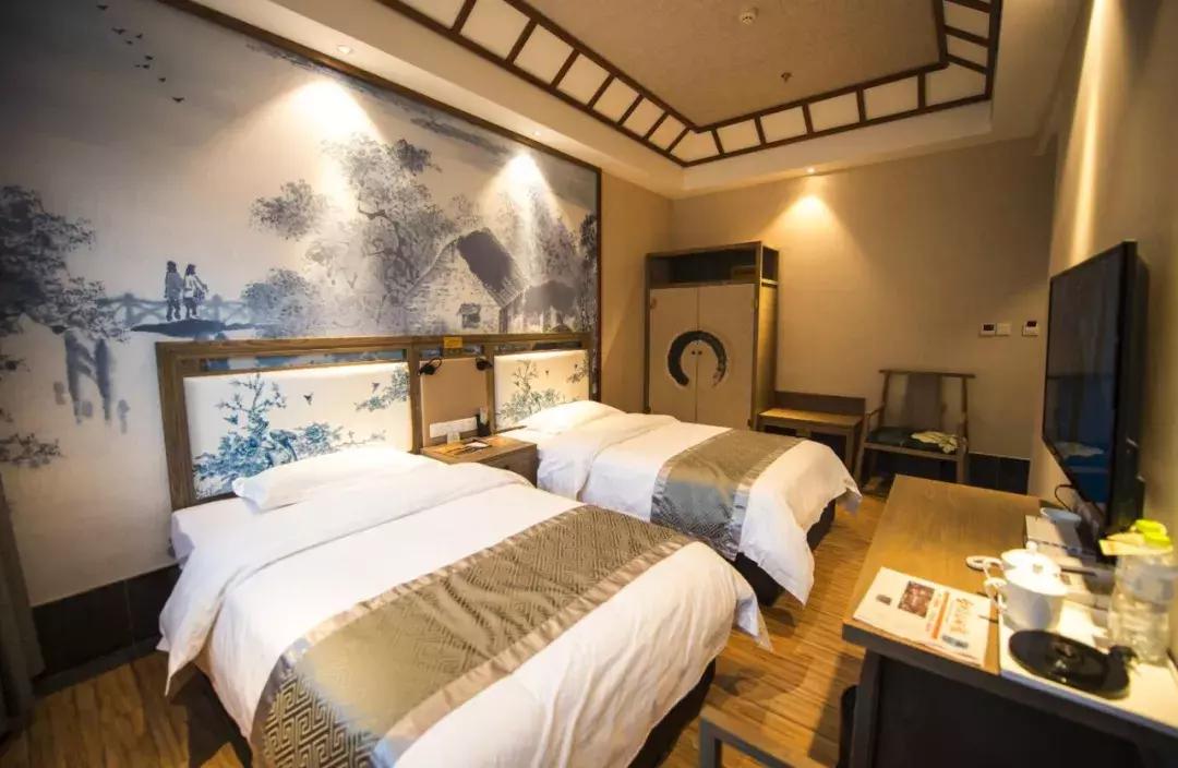 台儿庄景区内美食推荐,住台儿庄古城里面吗