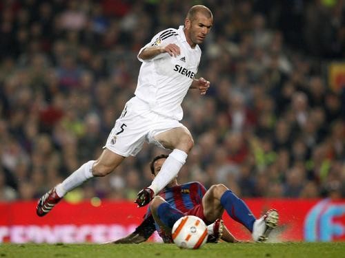 实况足球手游10大前腰排行,实况足球手游十大前锋排名