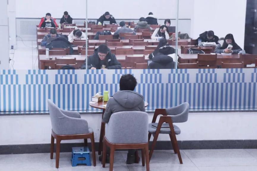 “你在看什么?”“兰大的烟火气”