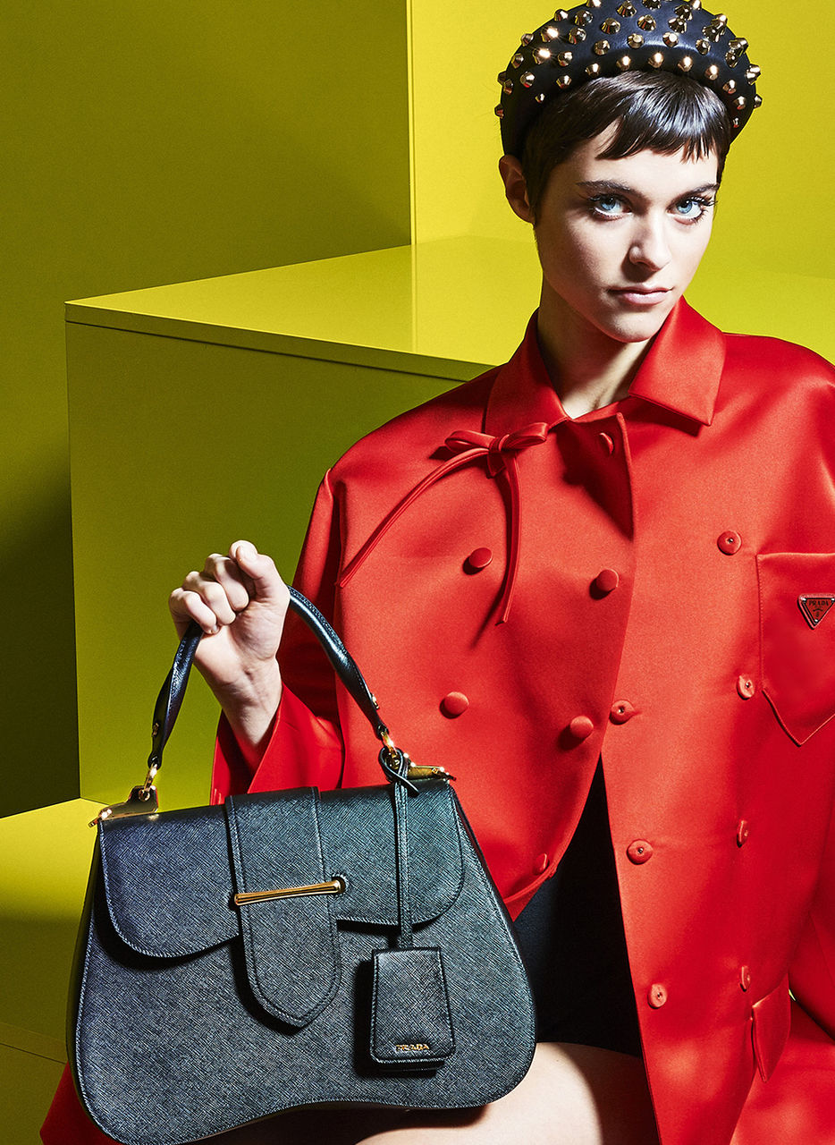 prada是顶级奢侈品牌,prada普拉达意大利版本