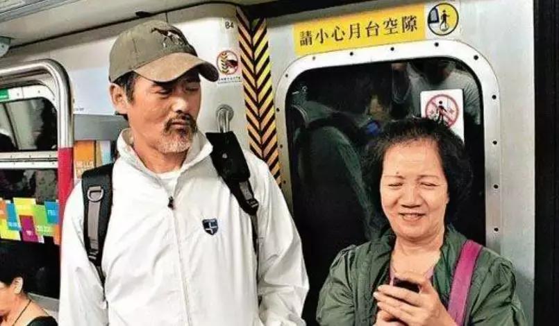 第一批00后女孩，已经不屑于穿AJ了