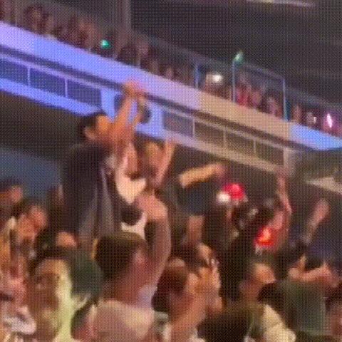 女儿生病住院了还在直播？牺牲家庭30余年，刘德华仍难挡事业心