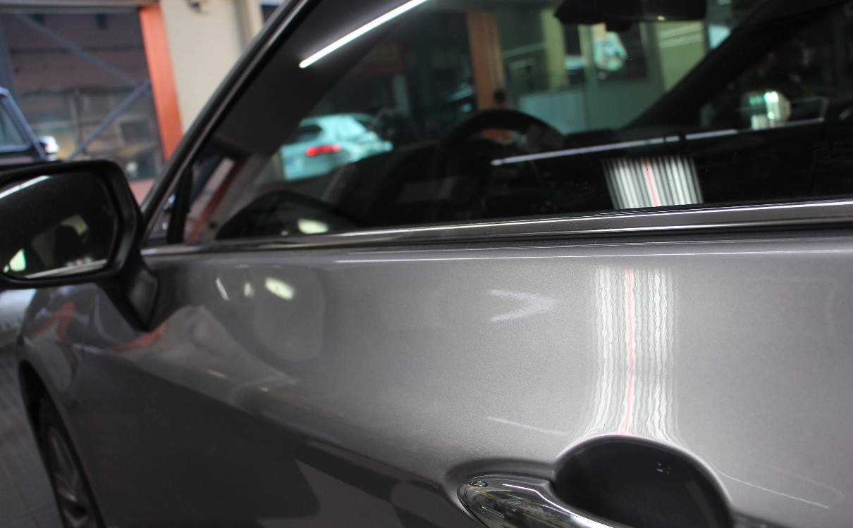 车门凹陷是钣金喷漆还是做无痕,完整车门凹陷无痕修复视频