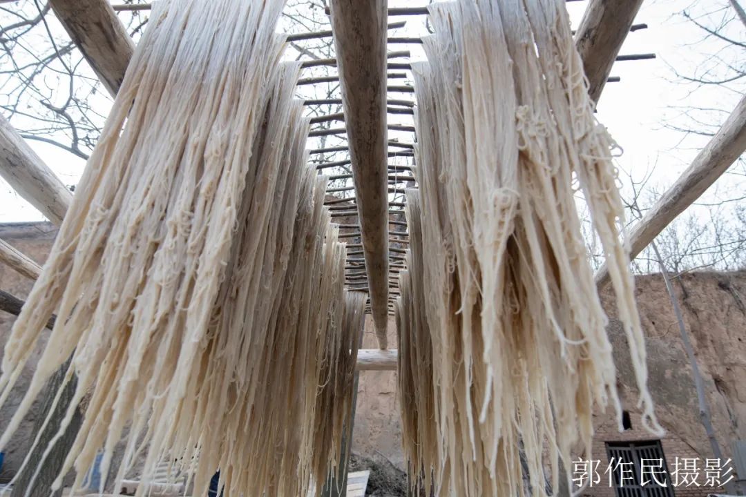 山东漏粉条的过程视频,漏瓢式粉条制作技术视频