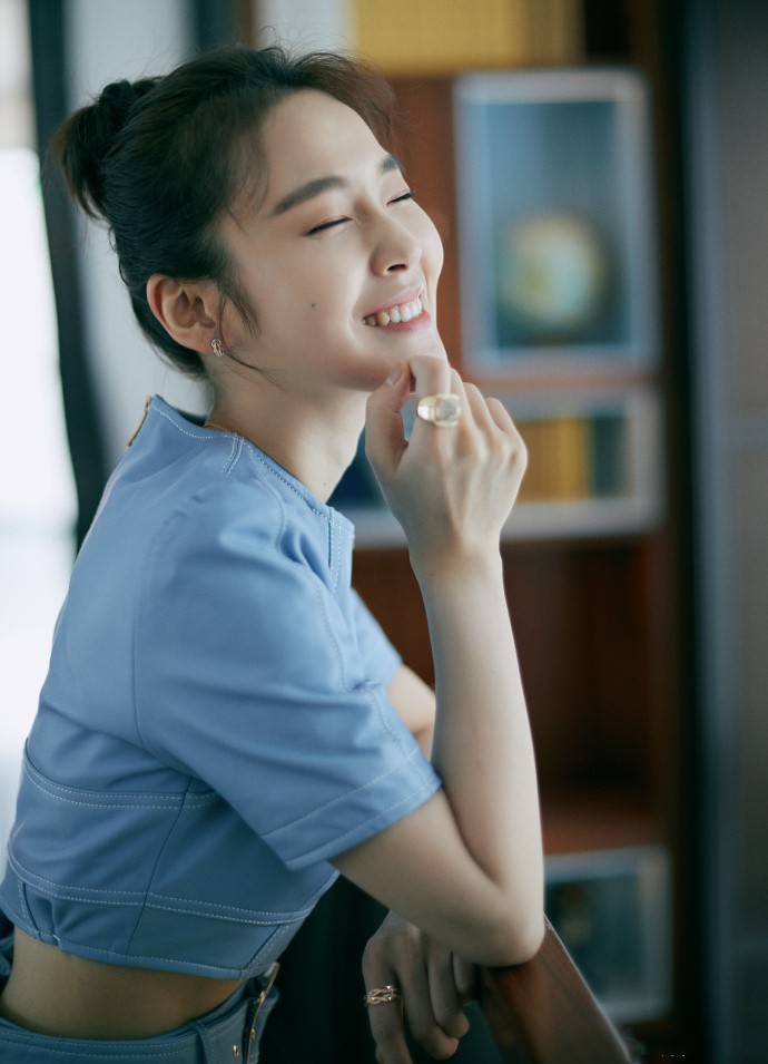 张天爱蝴蝶结镂空裙秀紧致曲线,张天爱同款紧身裙