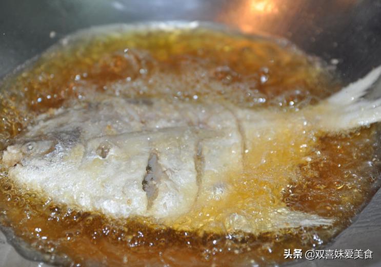 香酥鲳鱼的做法大锅菜,年夜饭必备8道硬菜鲳鱼
