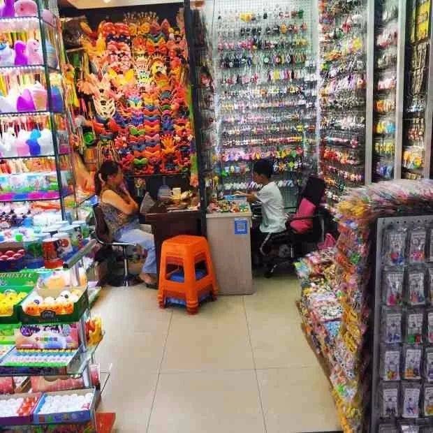 被阿里拼多多挤压的义乌，为何还能成为5万名网红直播的聚集地？