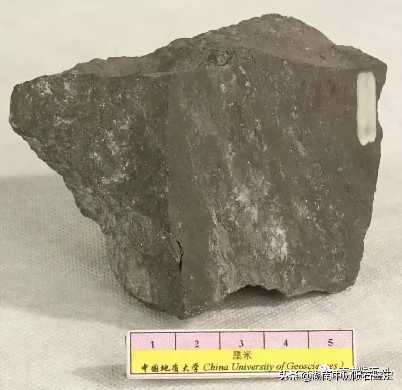 月球陨石与地球矿石的区别,月球陨石和矿石有什么区别