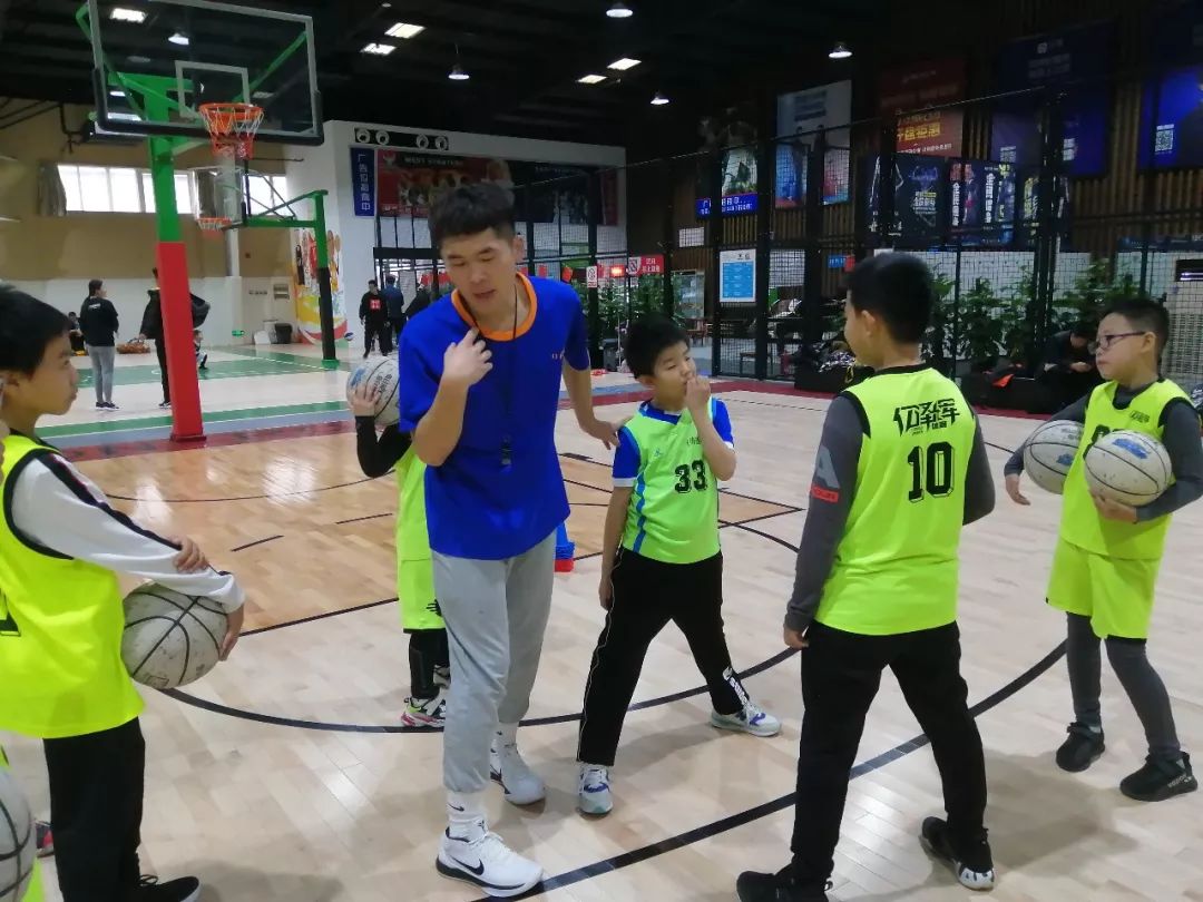 从小打篮球真的可以长高吗,打篮球为什么会有助于长高