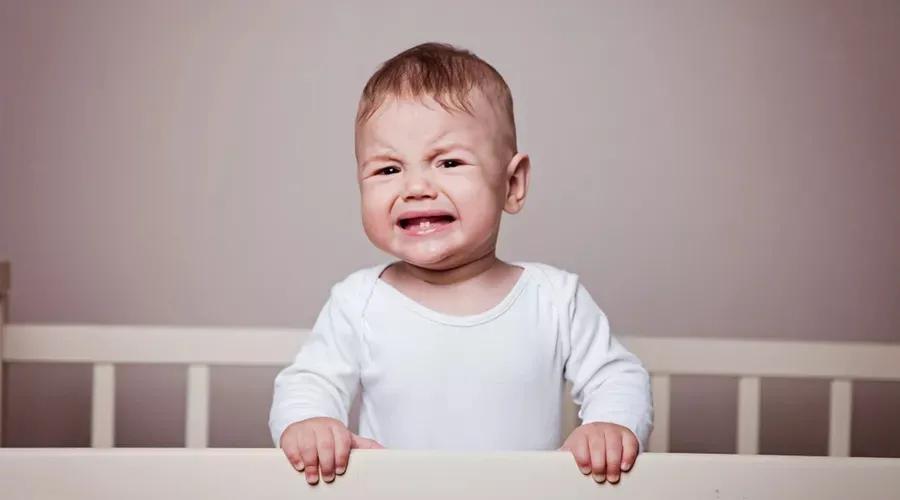 3岁宝宝越来越瘦怎么回事,孩子脑子发育慢家长老是打骂他