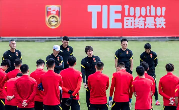 李铁范志毅互相调侃,李铁踢球视频搞笑配音