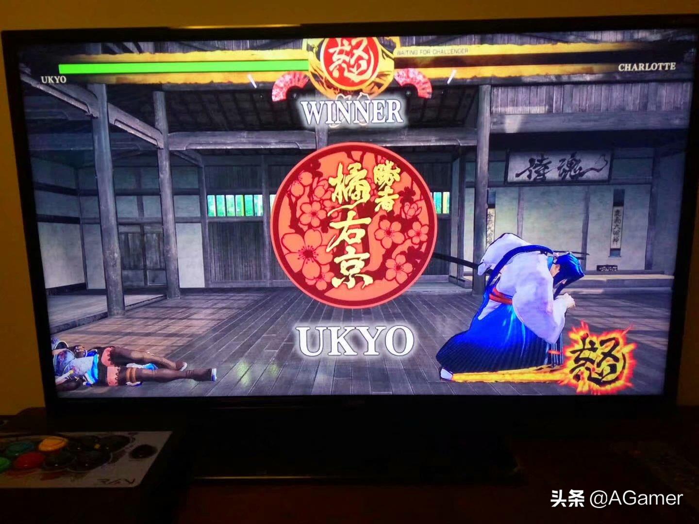 原汁原味！《拳皇》缔造者SNK全新ArcadeStickPro摇杆开箱测评