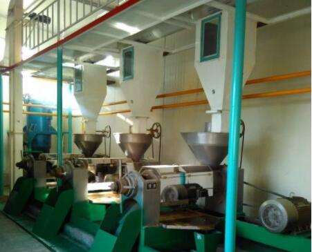 菜籽油颜色有深有浅是咋回事,外婆香菜籽油颜色深和浅什么区别