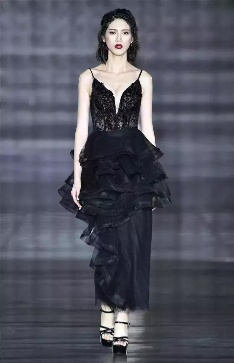 3岁萌宝走秀视频,带大家沉浸式体验走秀