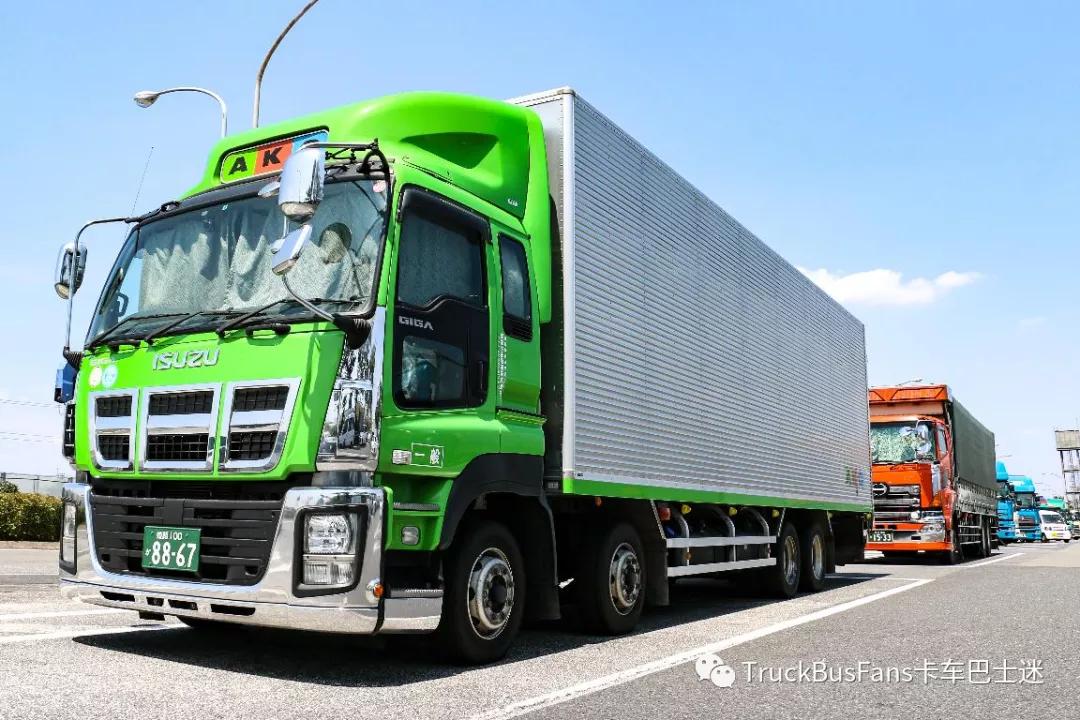 日本高速公路服务区随拍！卡车居然都这么帅