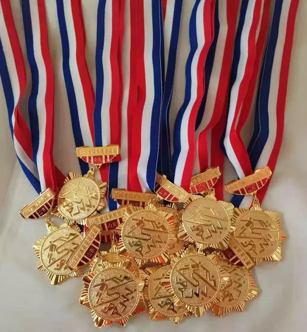 七连冠夺冠,足球锦标赛临沂队