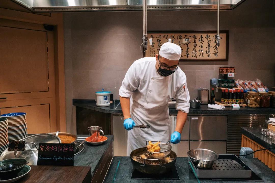 200块钱住北京,200块住酒店吃大餐