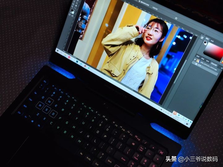 荣耀猎人游戏本v700是高色域的吗,荣耀猎人游戏本v700游戏实测