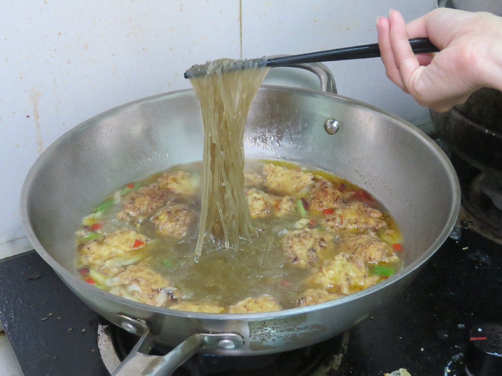 粉条用冷水泡好还是开水好,粉条用开水还是温水泡