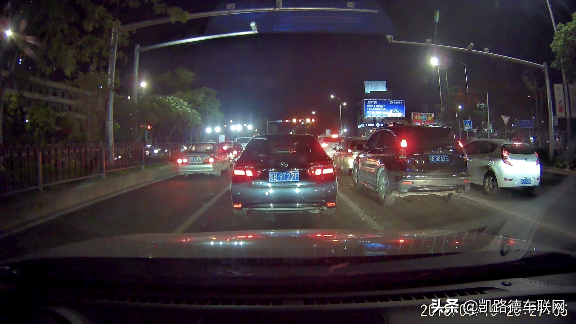 行车记录仪后摄像头安装哪里正确,行车记录仪后摄像头装哪个位置好