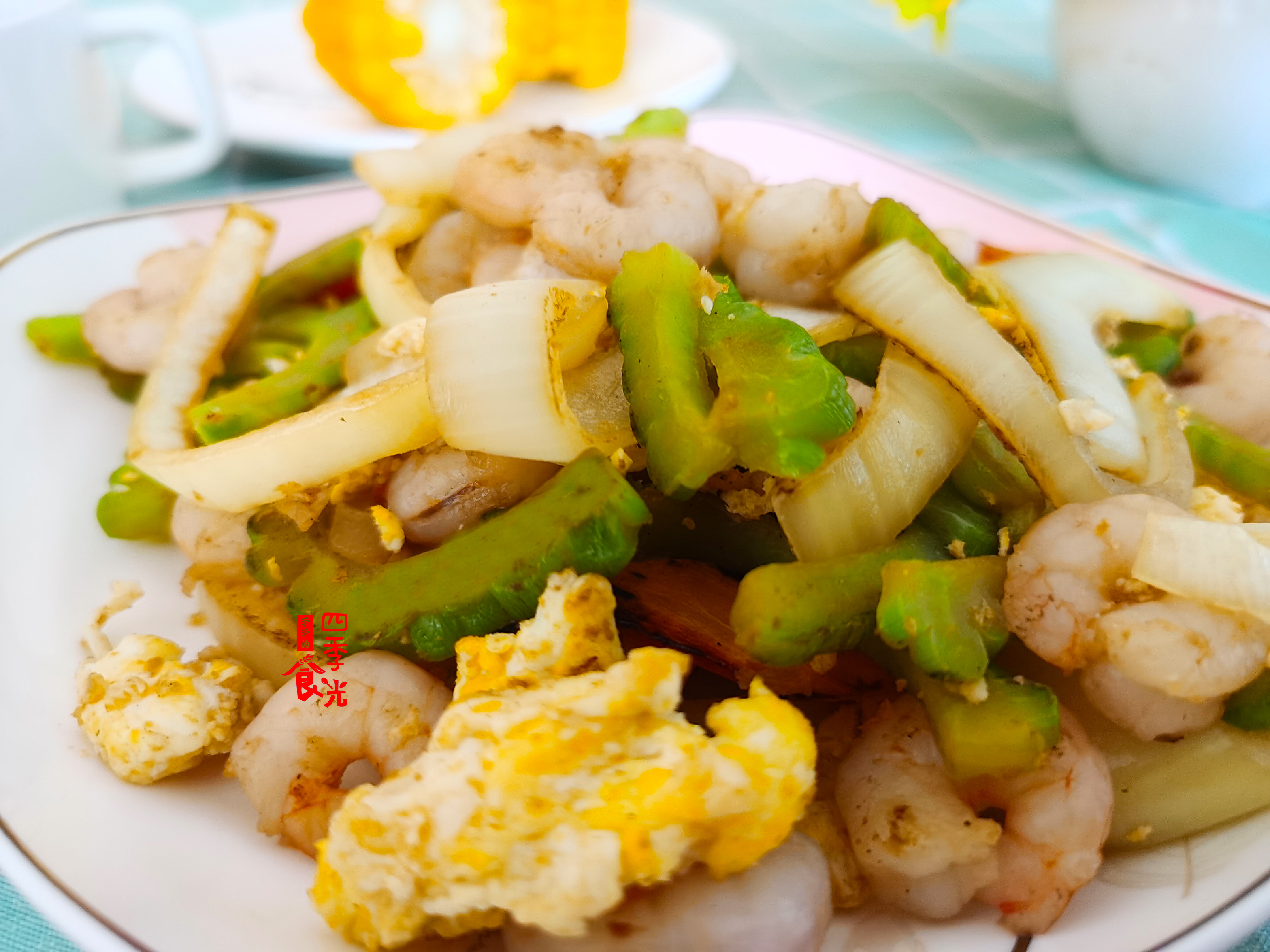 减肥期苦瓜的正确做法,8天狂甩大肚腩苦瓜和绿茶