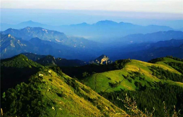 驼梁风景区旅游攻略民宿,平山驼梁四面环山的农家院