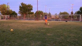 凌空抽射怎么练,弧线射门训练方法和技巧