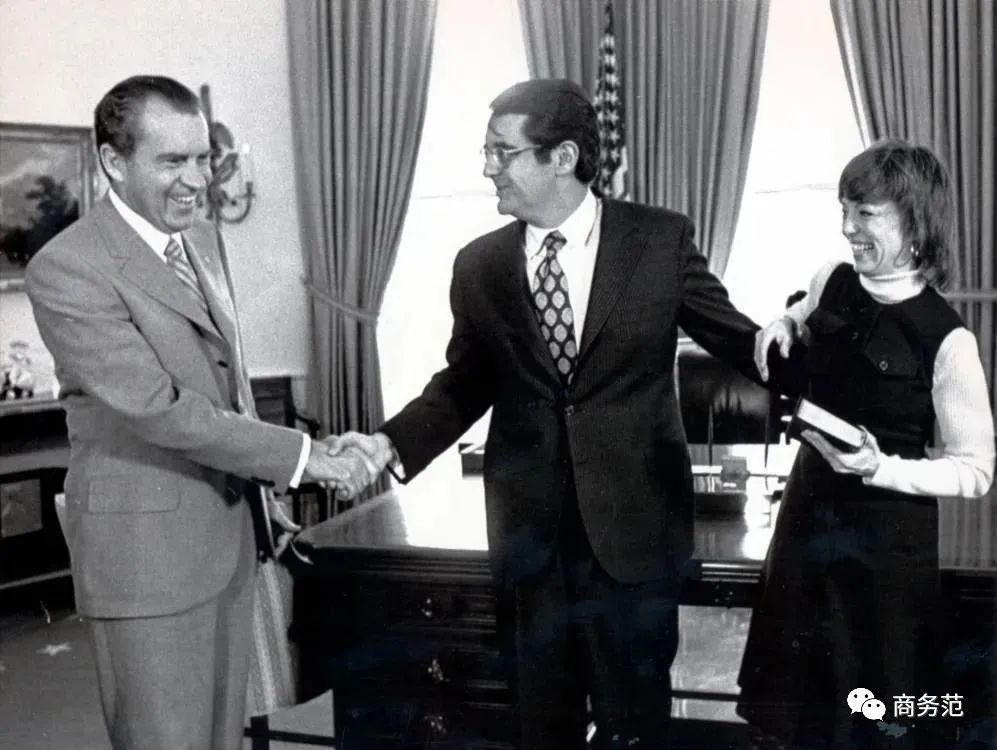 “华尔街之王”苏世民,从白手起家到身价千亿,爱买豪宅戴Swatch