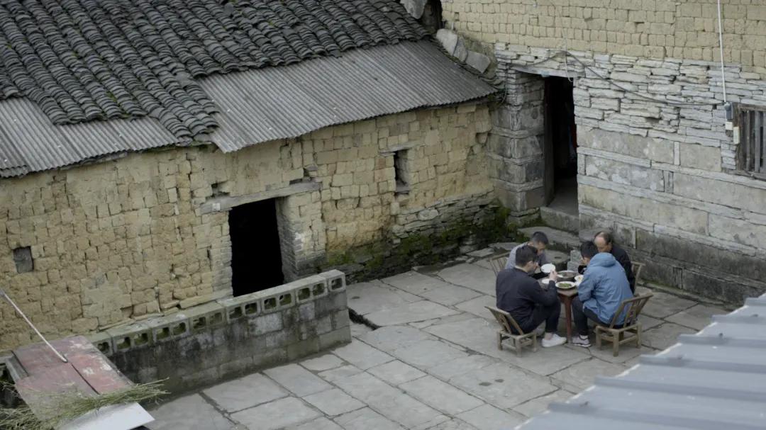 武大师兄弟复活湘西秘境，1块钱就能入股