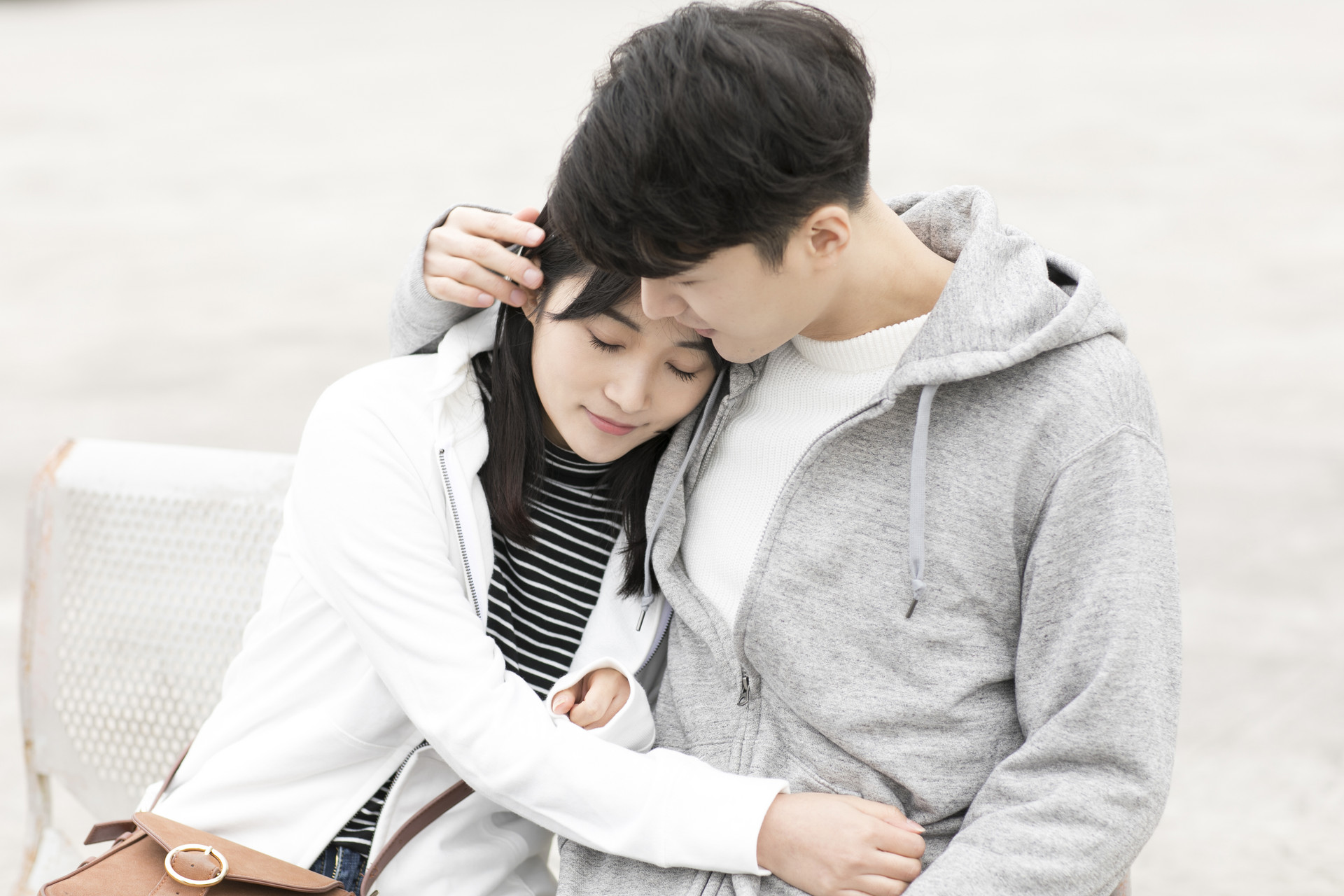 惹女朋友生气了怎么高情商哄句子,女朋友生气怎么哄三个步骤