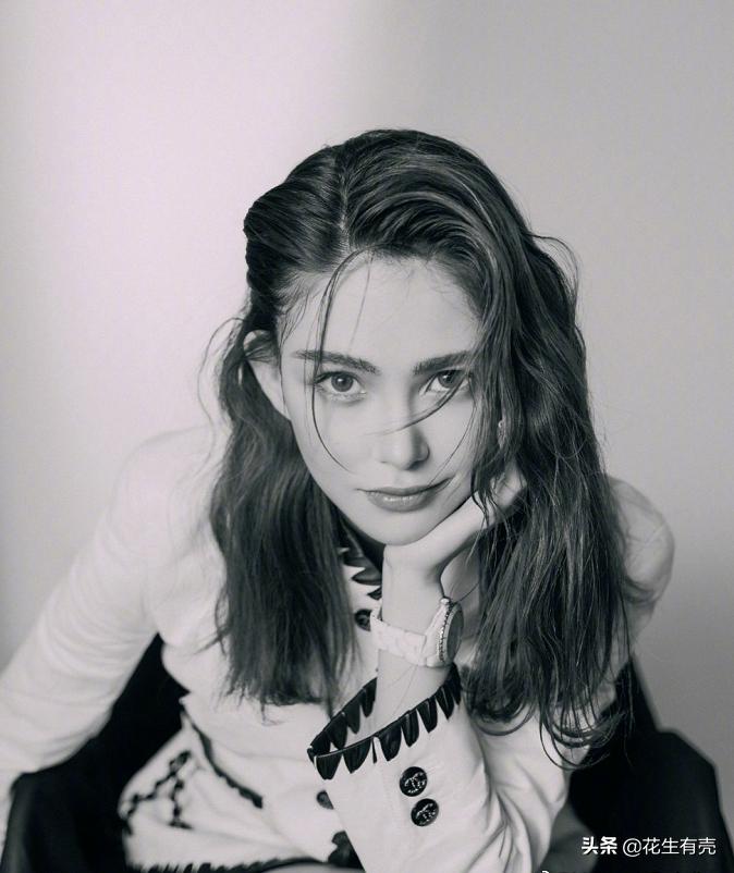 从周杰伦“小娇妻”到耀眼女神，27岁昆凌，才不是简单的灰姑娘