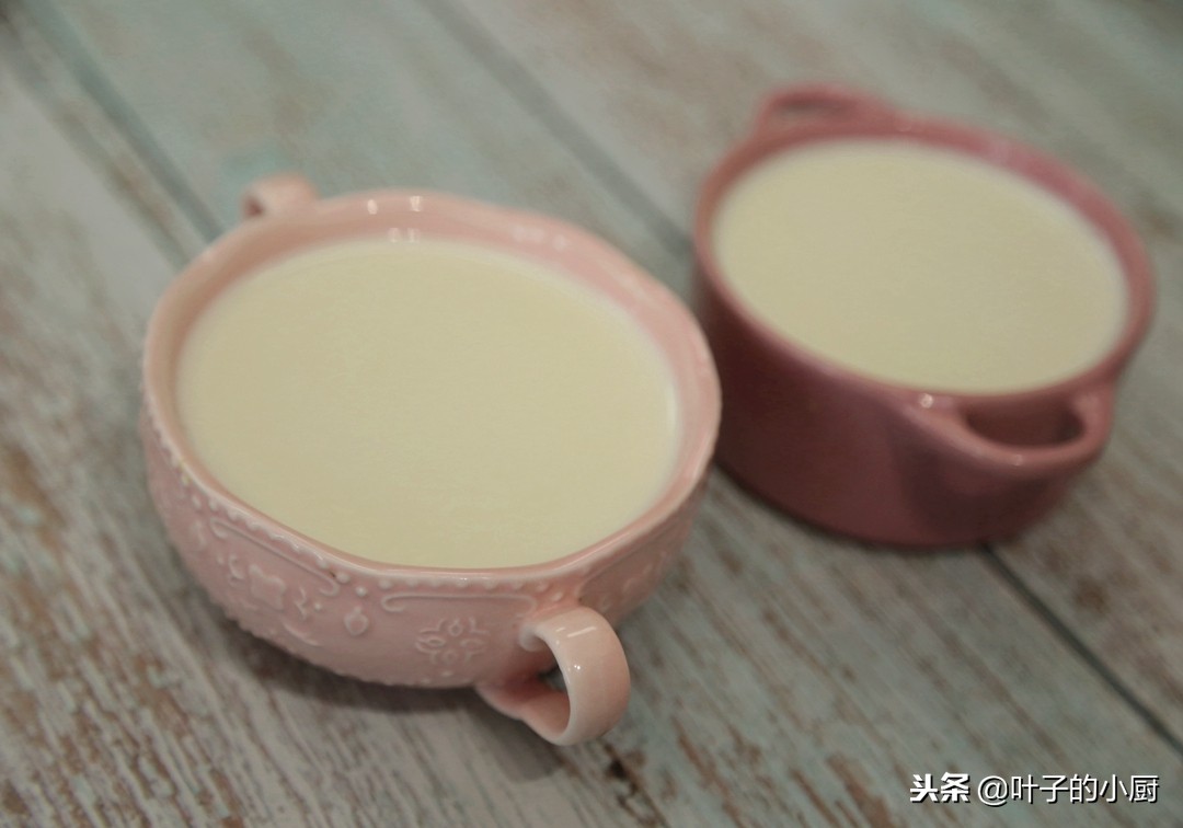姜撞奶做法不凝固的原因,冬日甜品生姜奶不用锅煮