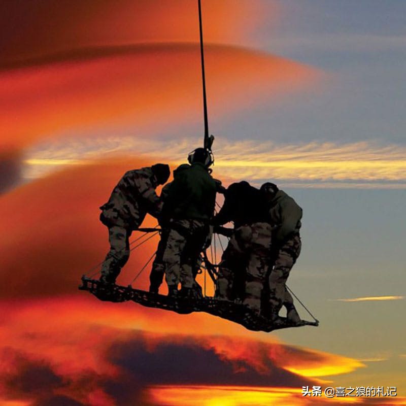 美欧国家直升机在特殊环境的人员进入与撤离系统详解