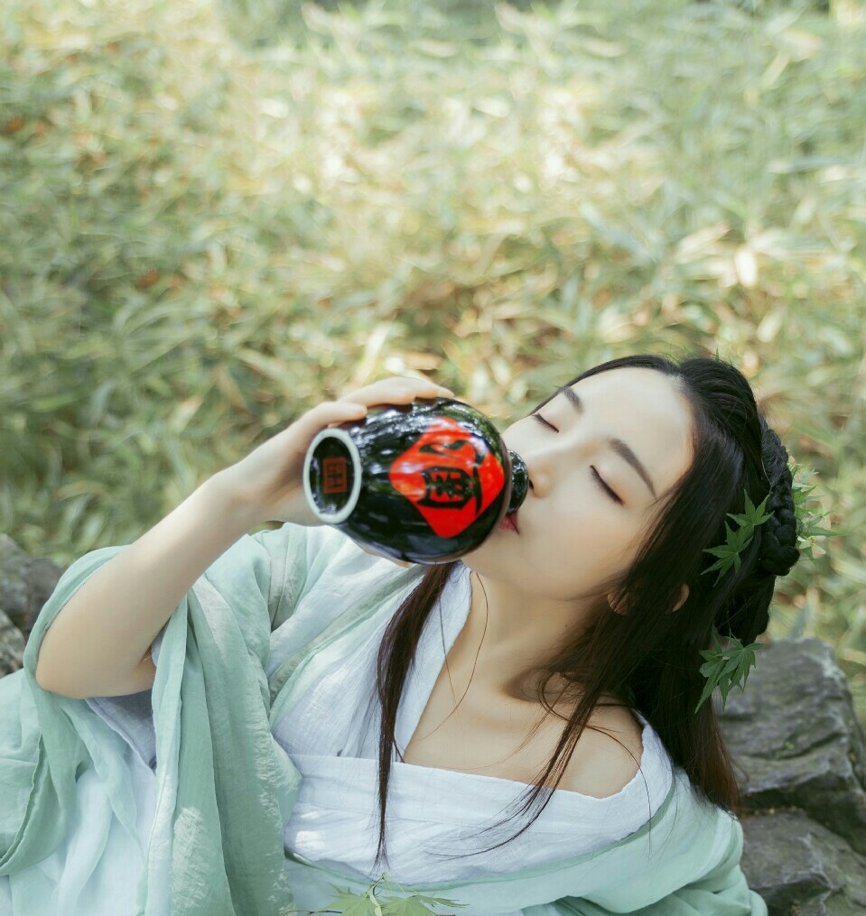 晚唐诗人10次科举不中，写首短诗愤世嫉俗，最后14字如今家喻户晓