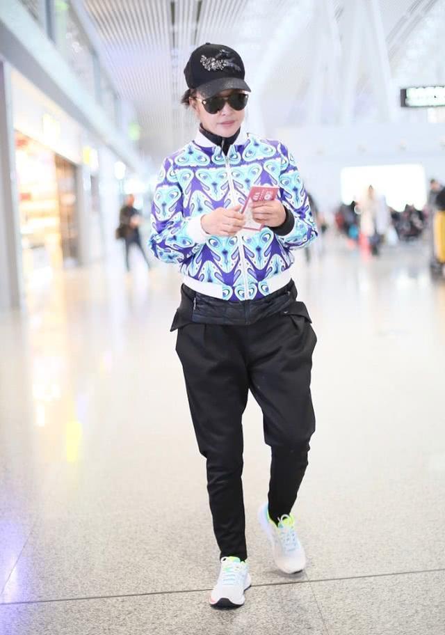 刘晓庆夏天穿的运动装都有哪些,刘晓庆穿羽绒服好看吗