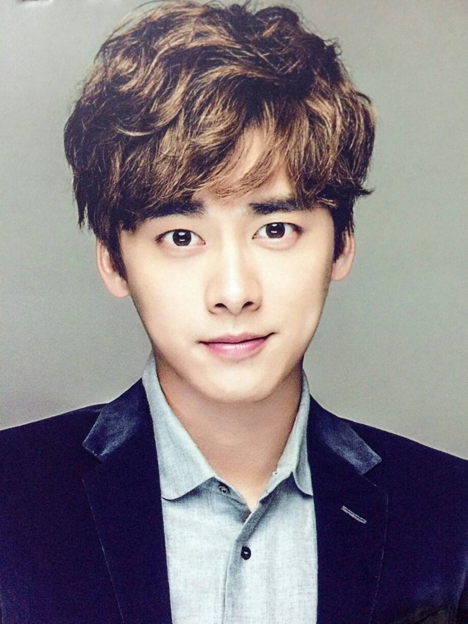 移动互联网时代的偶像工业，偶像的重新发明与粉丝身份的虚拟转向